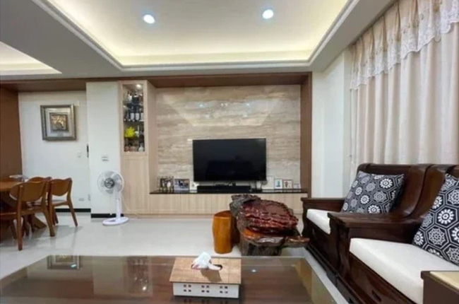 Sau sự cố lên giường, chàng trai trẻ cưới luôn bà chủ giàu có hơn 30 tuổi, khoe căn hộ sang xịn sắp được sang tên-2