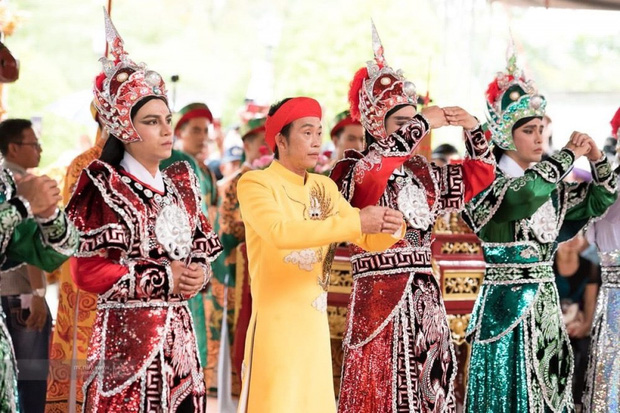 Tôi chưa đến Nhà thờ Tổ của Hoài Linh bao giờ, tôi thấy nó kỳ kỳ, Tổ thì Tổ chung hết mà bây giờ đến nhà đó giống như Hoài Linh là Tổ-1