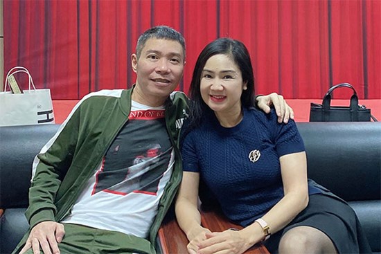 NSND Công Lý khỏe mạnh, khoác vai chụp ảnh cùng NSND Thu Hà