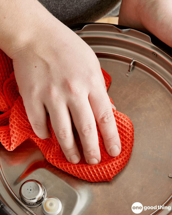 Hướng dẫn chị em cách làm sạch hiệu quả lại còn giúp kéo dài tuổi thọ” của nồi áp suất-3