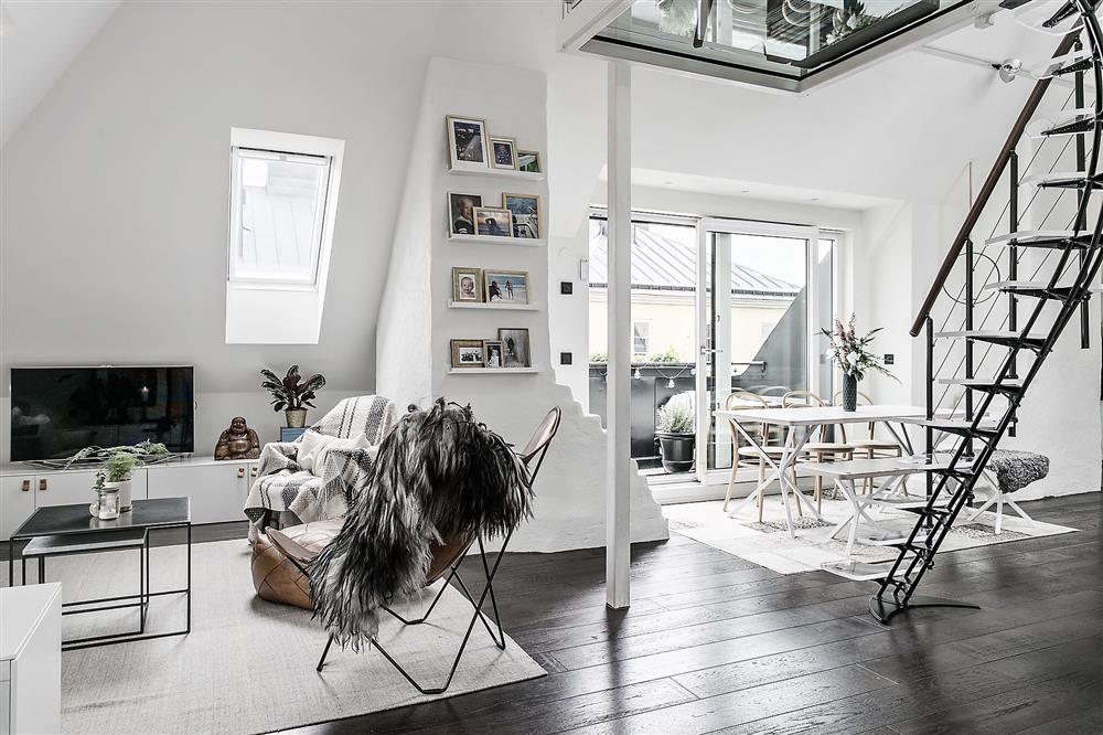 Căn hộ 79m² sở hữu gác lửng với màu sắc đơn giản nhưng lại gây ấn tượng khó quên-1