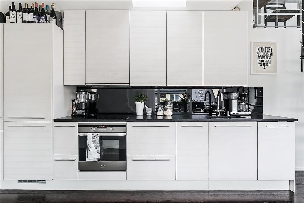 Căn hộ 79m² sở hữu gác lửng với màu sắc đơn giản nhưng lại gây ấn tượng khó quên-6