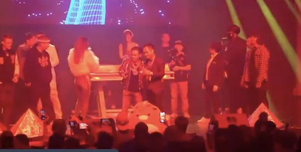 Khoa Pug tố bạn mới quen lừa 30 tỷ lấy tiền làm sinh nhật, trùng hợp khi Johnny Đặng vừa có bữa tiệc xa hoa toàn siêu xe và gái xinh nóng bỏng-5