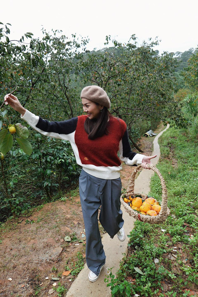 U40 Thanh Hằng diện quần ống rộng quá khéo: Trẻ trung và thời thượng, chị em 30+ nên học theo-8