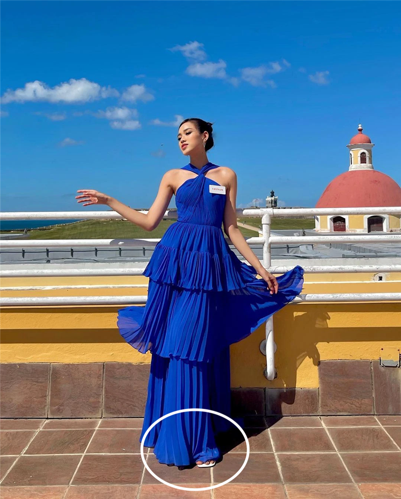 Đỗ Hà lại phá hỏng cả set đồ chỉ vì đôi dép lê loẹt quẹt, nhưng nếu nhìn đôi chân cô trước đó thì ai cũng xót thay-2