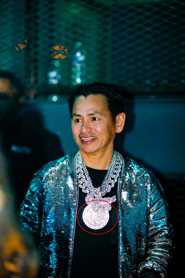 Johnny Đặng giữ nguyên 1 thứ có liên quan đến Khoa Pug, làm lộ chuyện vlogger mượn dây chuyền kim cương to vật vã để sống ảo-4