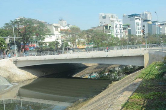 Ngắm cây cầu gần 38 tỷ qua sông Tô Lịch nối 2 quận ở Hà Nội