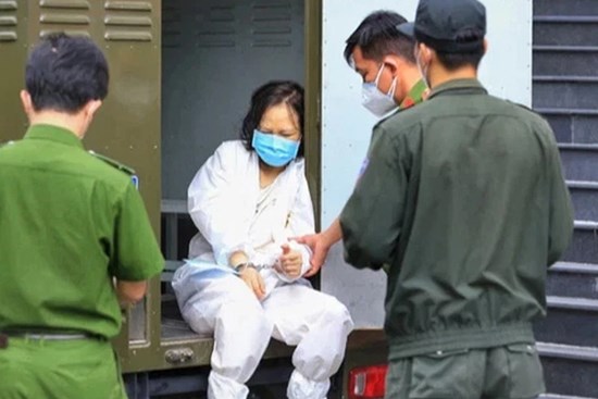 Xét xử vụ giết người, đổ bê tông rúng động Bình Dương: Nữ chủ mưu tiếp tục xin hoãn lần 3 vì đi lại khó khăn, dù... sức khỏe tốt