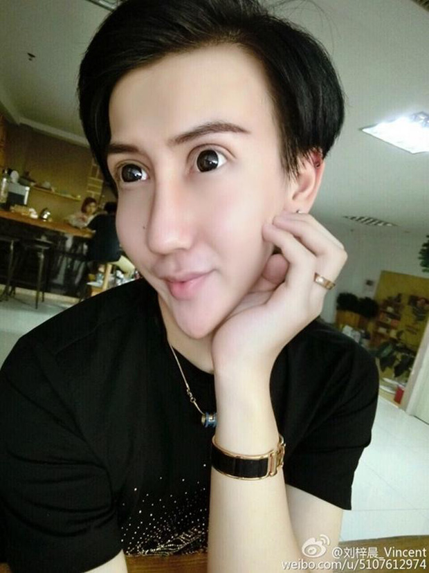 Chàng trai mặt rắn” nổi đình đám xứ Trung vì quá dị sau 5 năm giờ ra sao? Nhan sắc hiện tại khiến một số người lại muốn quay xe xin lỗi-1