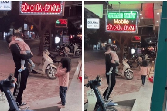 Thấy bạn được bố bế, bé gái buông ánh nhìn 