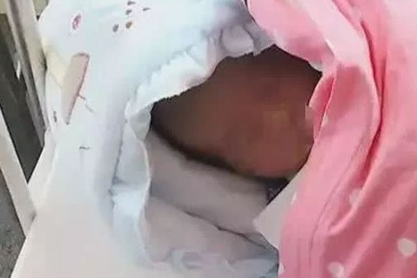 Những hủ tục kỳ lạ người xưa làm với sản phụ và trẻ sơ sinh mới chào đời: Chịu bẩn thỉu 3 ngày không được tắm, mẹ đau đẻ thấu trời vẫn phải... múa bụng-5