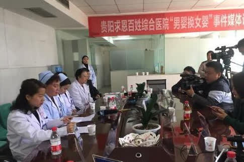 Sản phụ gửi bé trai đi tắm, được trả về bé gái, bệnh viện khẳng định: Chúng tôi không nhầm-2