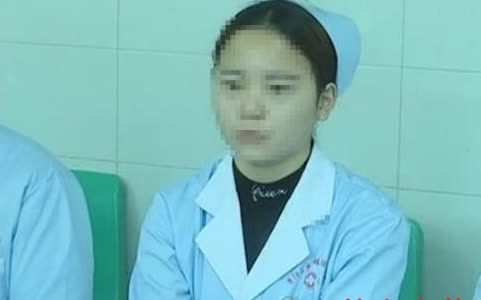 Sản phụ gửi bé trai đi tắm, được trả về bé gái, bệnh viện khẳng định: Chúng tôi không nhầm-3