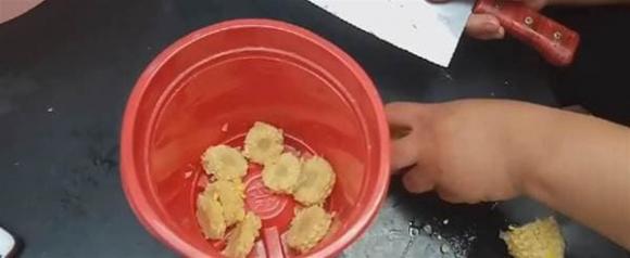 Đừng vứt lõi ngô đi một cách lãng phí, hãy xem các công dụng thần kỳ của nó để tiết kiệm cả một khoản tiền mỗi năm-3