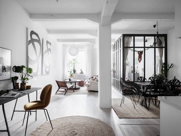 Thiết kế ngôi nhà mang nét tương phản cao với vách ngăn kính cho các gia chủ thông minh-1