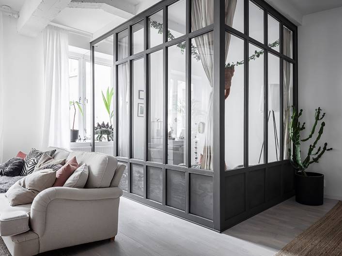 Thiết kế ngôi nhà mang nét tương phản cao với vách ngăn kính cho các gia chủ thông minh-3