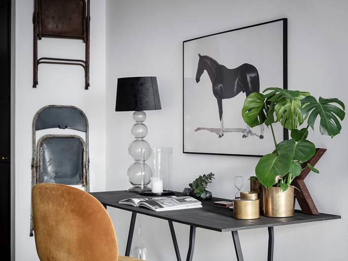 Thiết kế ngôi nhà mang nét tương phản cao với vách ngăn kính cho các gia chủ thông minh-4