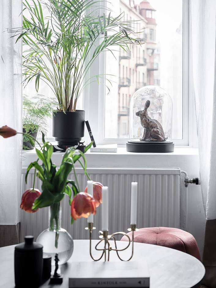 Thiết kế ngôi nhà mang nét tương phản cao với vách ngăn kính cho các gia chủ thông minh-6