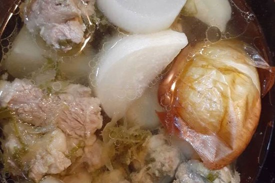 Muốn có nồi nước dùng trong vắt ngọt ngon thì cần tránh 3 sai lầm 