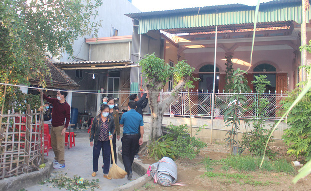 Vợ vật vã khóc, ngóng tin chồng cùng con và cháu nội mất tích ngoài biển khơi-3