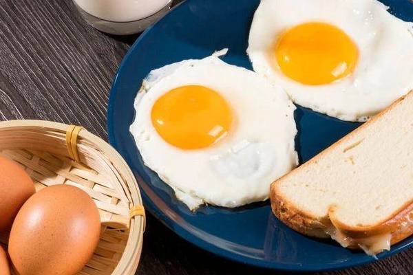Buổi sáng thức dậy đừng bao giờ ăn 3 loại thực phẩm này vì vừa ít dinh dưỡng lại vừa gây ung thư, độc hại hơn cả nhịn đói-1