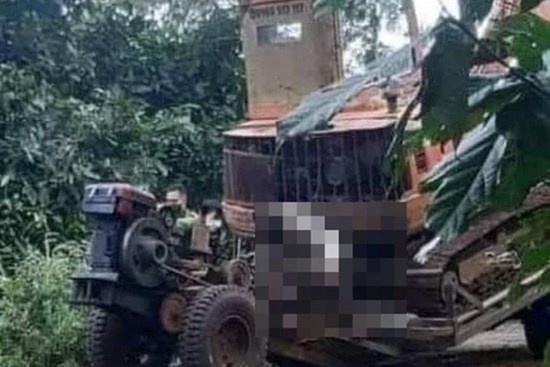 Tài xế xe công nông tử vong trên ghế lái