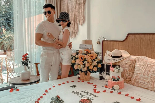 Khoe tủ giày mới, Lệ Quyên lộ thói quen shopping theo lố-10