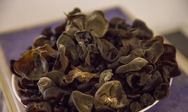 4 loại rau tuy tốt cho sức khỏe nhưng nếu ăn không đúng cách có thể làm tổn thương nặng gan và thận-3