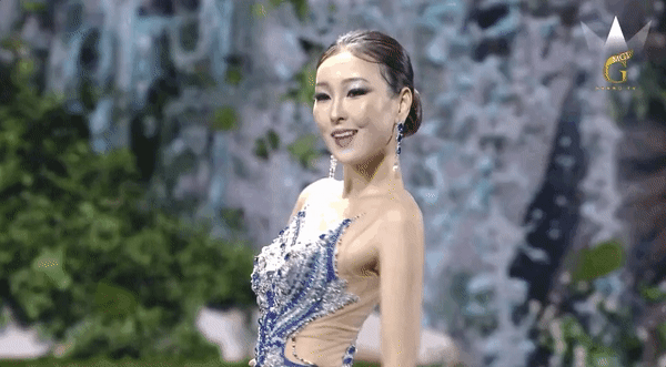 Bán kết Miss Grand 2021: Thuỳ Tiên khoe visual đỉnh và hô Việt Nam” cực ấn tượng, có nàng hậu suýt té!-13