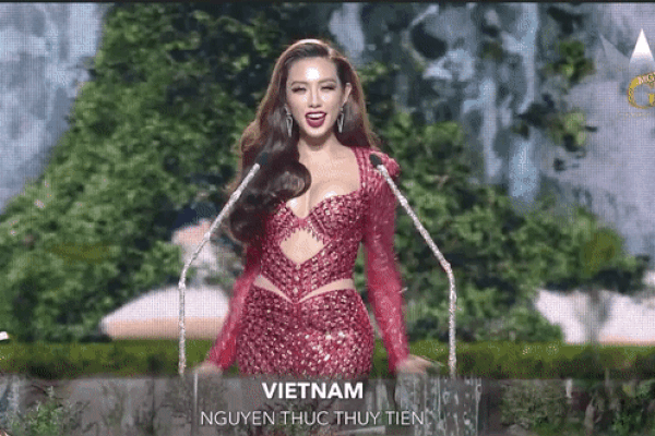 Bán kết Miss Grand 2021: Thuỳ Tiên khoe visual đỉnh và hô “Việt Nam” cực ấn tượng, có nàng hậu suýt té!