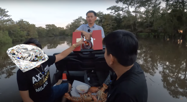 Chưa rõ vụ uy hiếp tính mạng, nhưng đây là cách Johnny Đặng ăn miếng trả miếng” với Khoa Pug-1