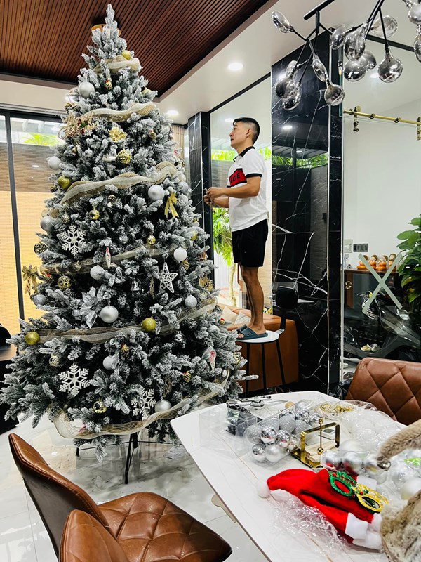 Trang trí biệt thự chuẩn bị đón Noel, chồng Hải Băng được khen không ngớt vì khéo tay hay làm-4