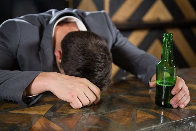 Chồng đề nghị ly hôn, vợ xin một bữa cơm chia tay, vừa ăn một miếng chồng nói: Vợ, chúng ta về nhà”-3