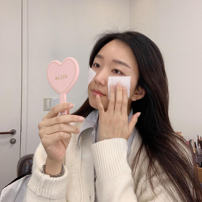 Làn da của Hà Hồ lãnh hậu quả không thể chịu được vì một lỗi skincare, nhiều chị em cũng mắc phải-4