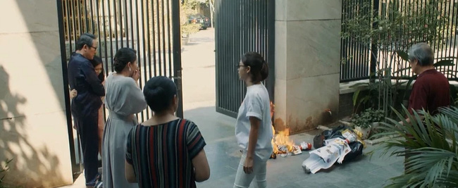 Mặt nạ gương tập 15: Bị vong nhập bóp cổ chồng, Ngọc Lan bị Lương Thu Trang vạch trần chiêu trò-4