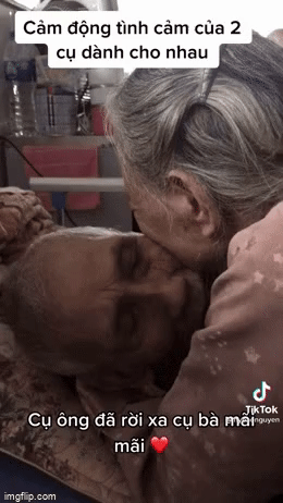 Cảm động giây phút cụ bà ôm ghì cụ ông nức nở trước khoảnh khắc âm dương chia lìa: Ông cố về với tôi, một mình tôi chết mất ông ạ-1