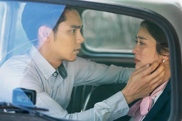 Chồng giấu nội y phụ nữ trong xe hơi, khi được hỏi đến ú ớ trả lời 1 câu mà khiến vợ thất kinh, cái kết còn bất ngờ hơn-1