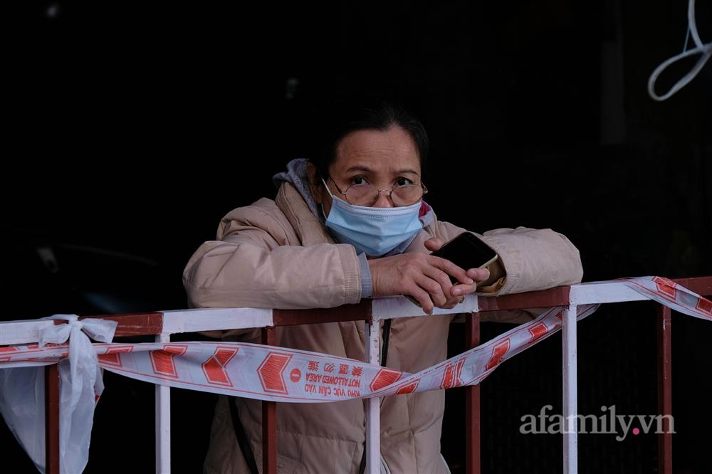 Ca mắc mới COVID-19 tăng mỗi ngày, Hà Nội lại giăng dây khắp lối sau gần 2 tháng bình thường mới-3