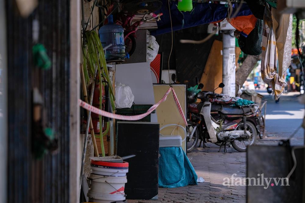 Ca mắc mới COVID-19 tăng mỗi ngày, Hà Nội lại giăng dây khắp lối sau gần 2 tháng bình thường mới-4