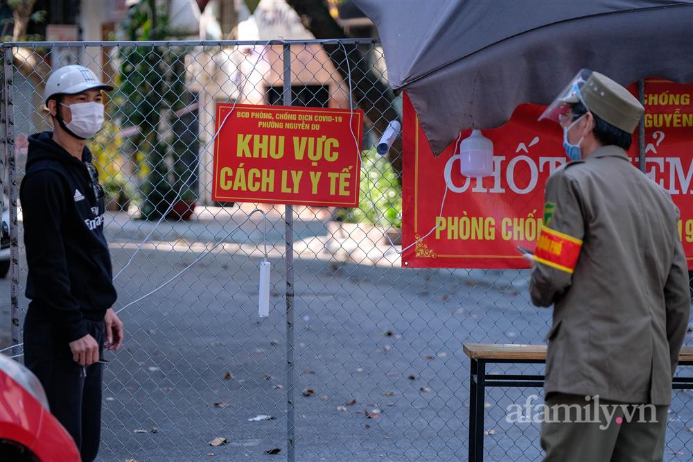 Ca mắc mới COVID-19 tăng mỗi ngày, Hà Nội lại giăng dây khắp lối sau gần 2 tháng bình thường mới-20