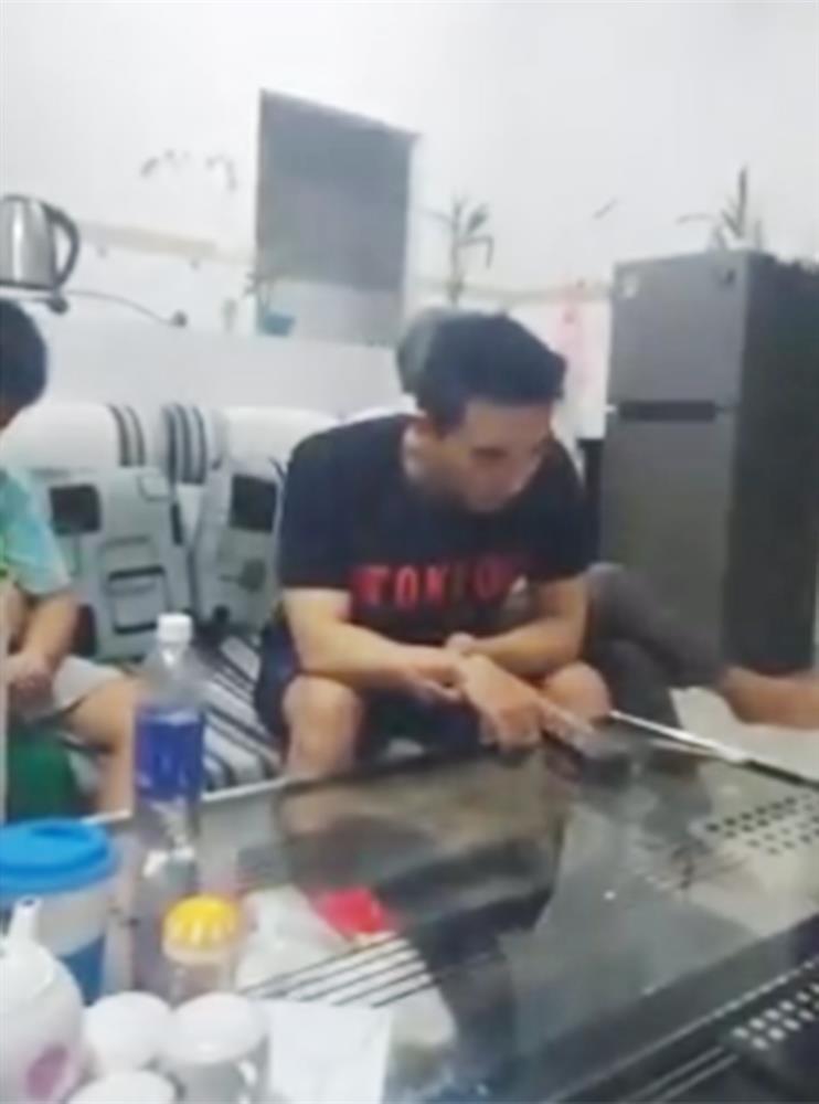 Clip bóc mẽ lời xin lỗi của thanh niên Huế không sinh được con trai thì ly hôn là từ một phụ nữ mâm dưới dạy bảo-1