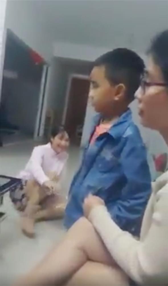 Clip bóc mẽ lời xin lỗi của thanh niên Huế không sinh được con trai thì ly hôn là từ một phụ nữ mâm dưới dạy bảo-2