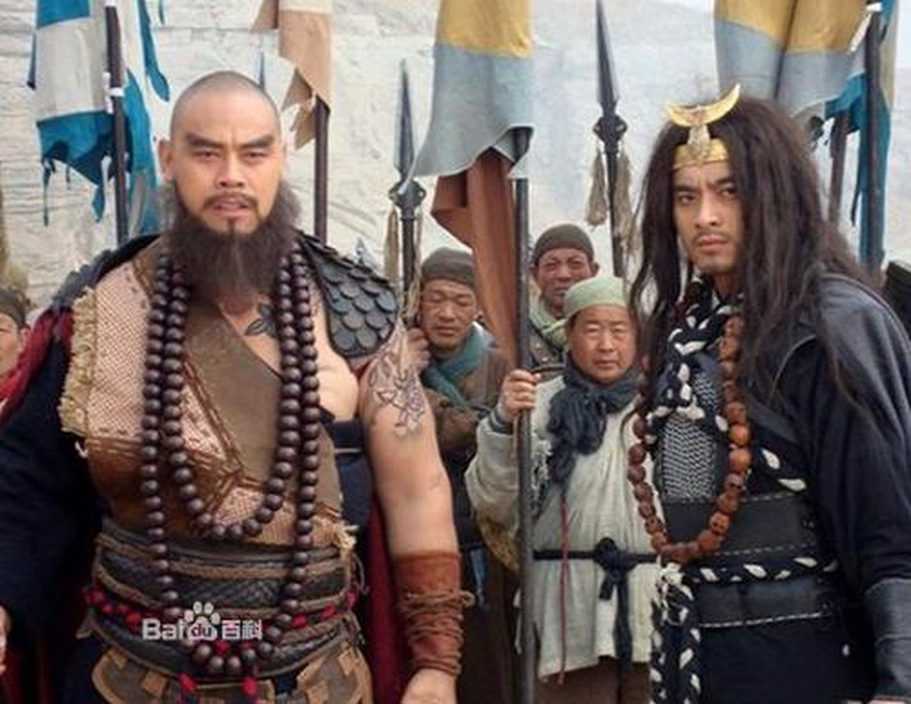 Lỗ Trí Thâm tuổi U50 cơ bắp vẫn cuồn cuộn, đi xe sang, ở biệt thự bên vợ đẹp kém 21 tuổi-5