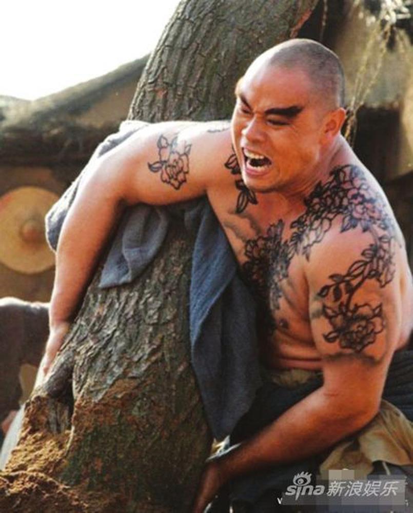 Lỗ Trí Thâm tuổi U50 cơ bắp vẫn cuồn cuộn, đi xe sang, ở biệt thự bên vợ đẹp kém 21 tuổi-7