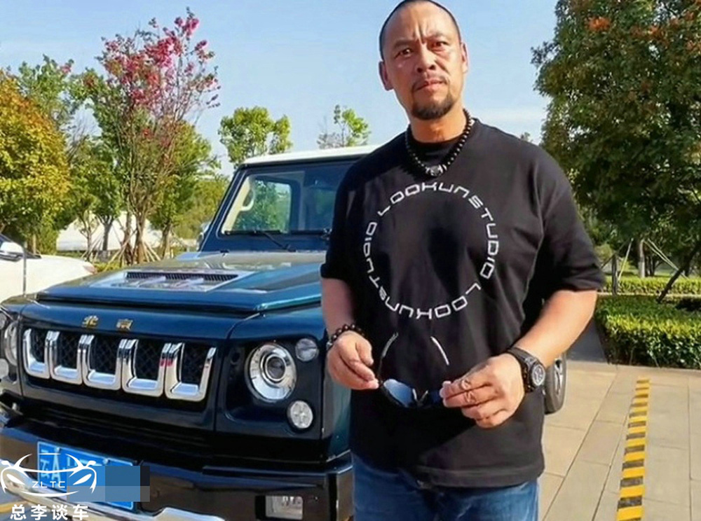 Lỗ Trí Thâm tuổi U50 cơ bắp vẫn cuồn cuộn, đi xe sang, ở biệt thự bên vợ đẹp kém 21 tuổi-9