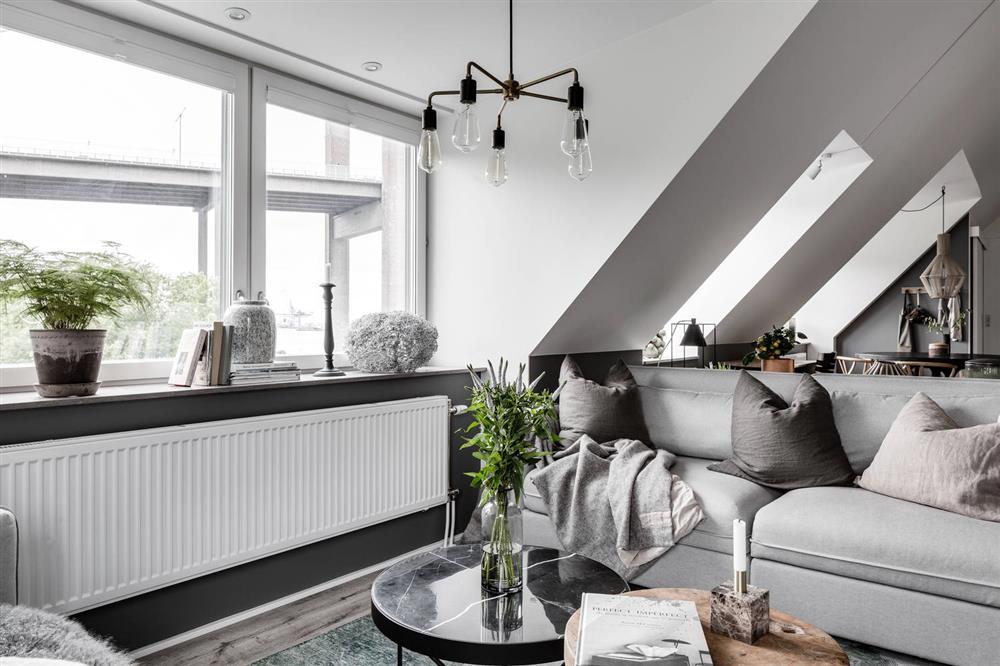 Căn hộ áp mái màu trắng xám lạ mắt, điểm hạn chế biến thành nét ấn tượng riêng-4