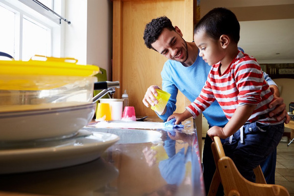 Người mẹ cố tình bỏ mặc con trai 5 tuổi trong siêu thị, hành vi của cháu bé sau đó khiến ai nấy đều thán phục-6