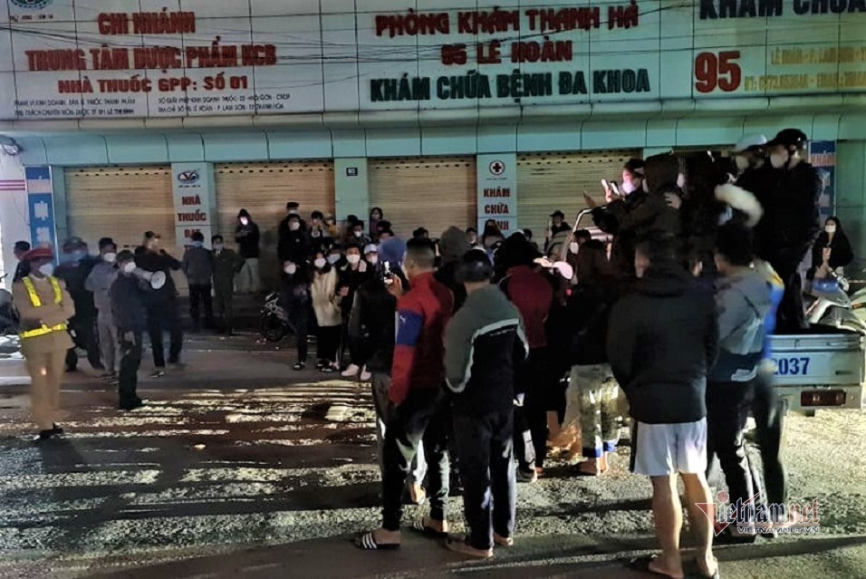 Công an trắng đêm khám shop nơi nữ sinh Thanh Hóa trộm váy bị hành hạ-6