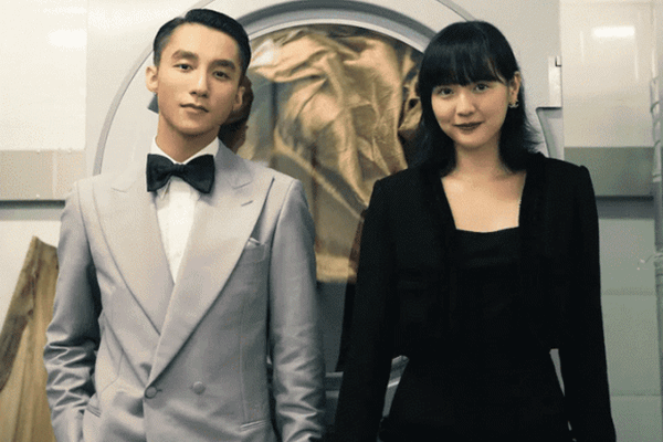 Lộ clip cận cảnh Hải Tú với gương mặt hơi sưng, khác hẳn thần thái sang chảnh khi đi cùng Chủ tịch Sơn Tùng-3