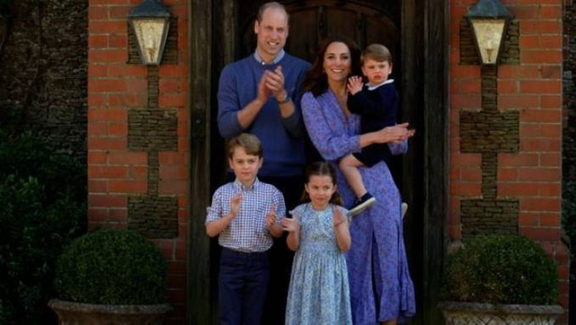 Tiết lộ thói quen của vợ chồng Công nương Kate với ba con khiến Nữ hoàng không thể chịu nổi-2